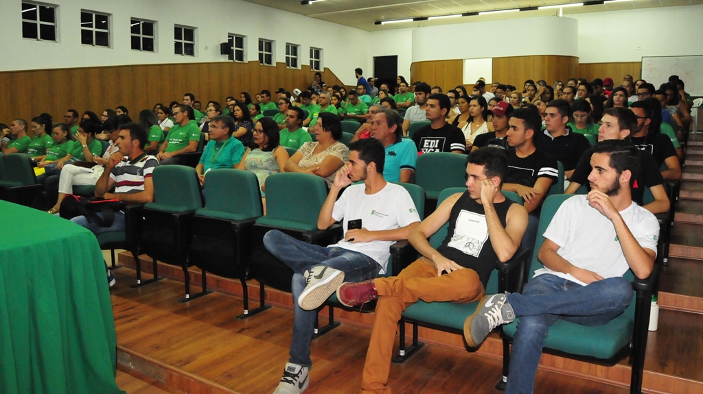 Alunos prestigiaram a programação.