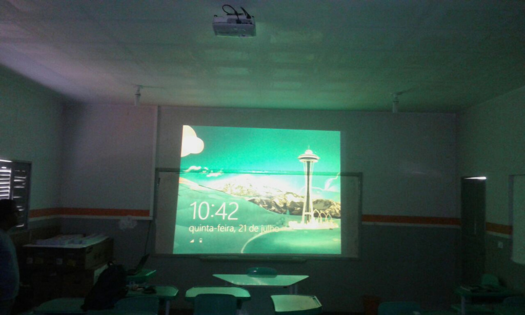 PROJETOR NAS SALAS DE AULA.jpg 01.jpg