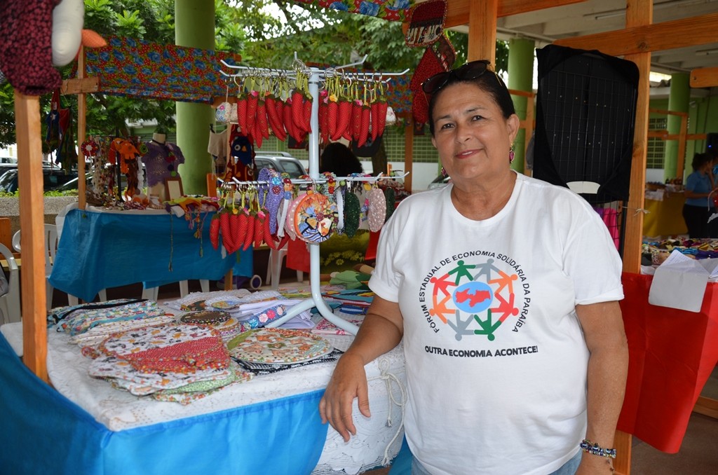 Feira de Economia Solidária.jpg