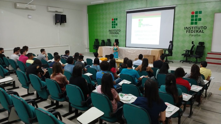 Apresentação da DGEP para primeira turma de Técnico-Administrativos