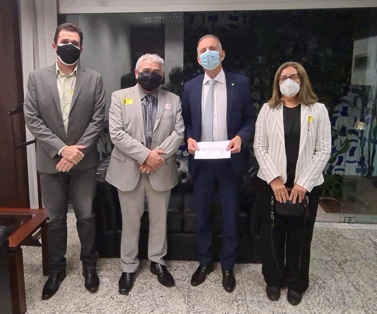 deputado Aguinaldo Ribeiro junto aos gestores do IFPB.jpg