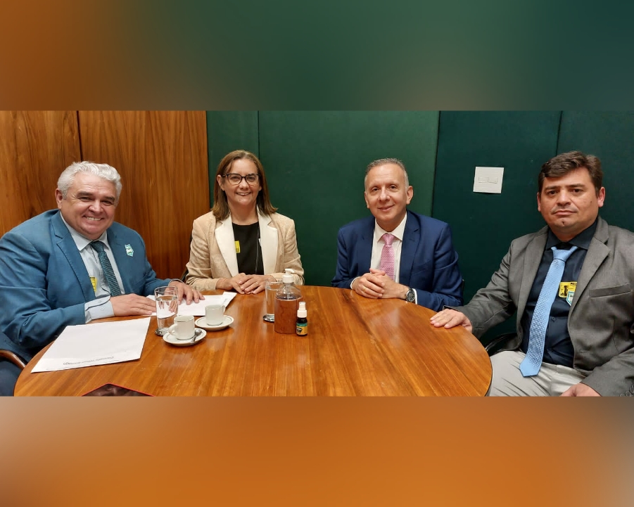 Reitora com Deputado Aguinaldo Ribeiro.jpeg