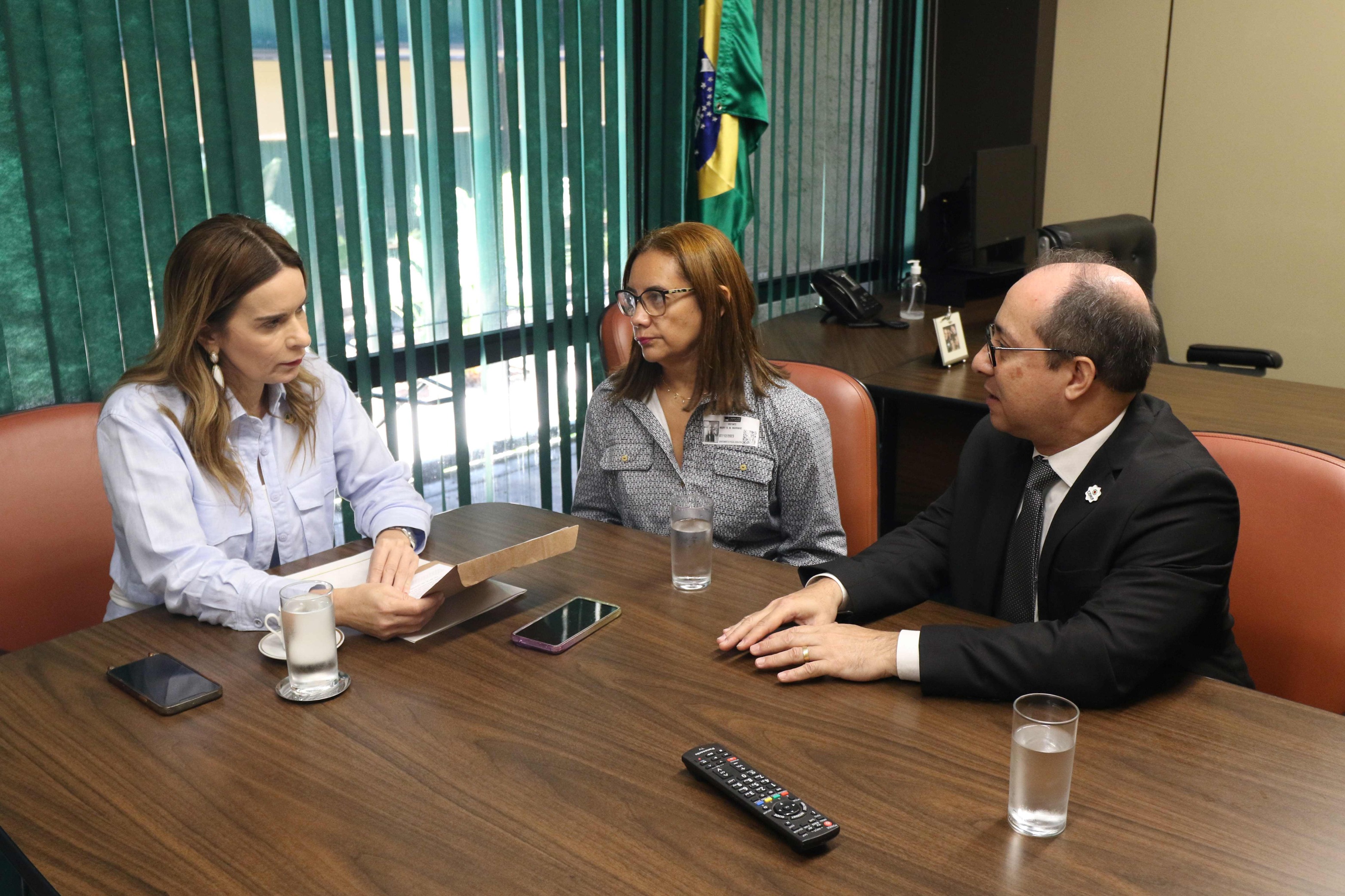 Reitora Mary Roberta, Maurício Motta, vice-presidente de Administração do Conif, e a senadora Daniella Ribeiro debate recomposição orçamentária da rede federal  (6).jpg