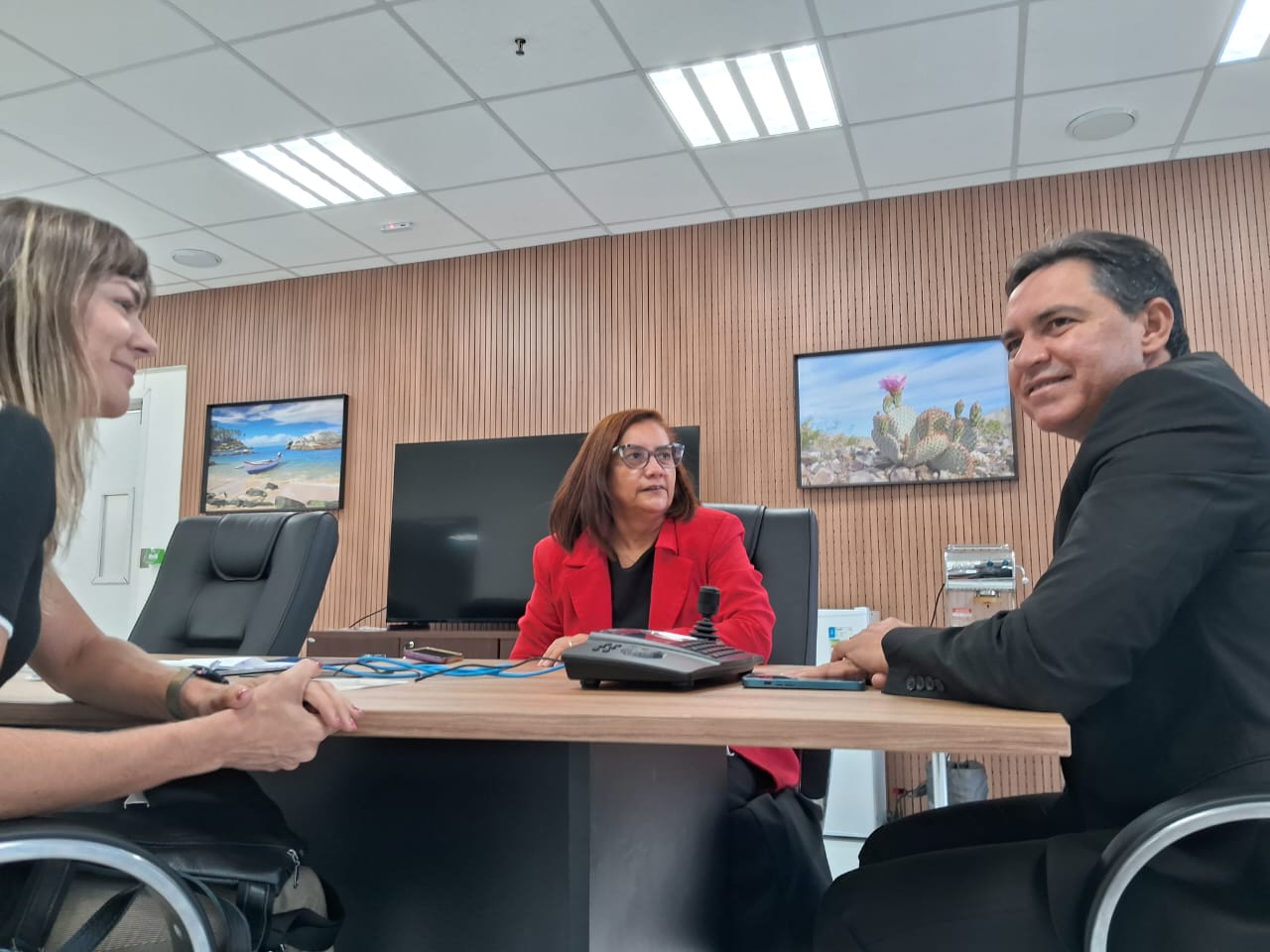 Reitora Mary Roberta e diretora-geral Turla Alquete em reunião com secretário da Segurança, Jean Nunes  1.jpeg