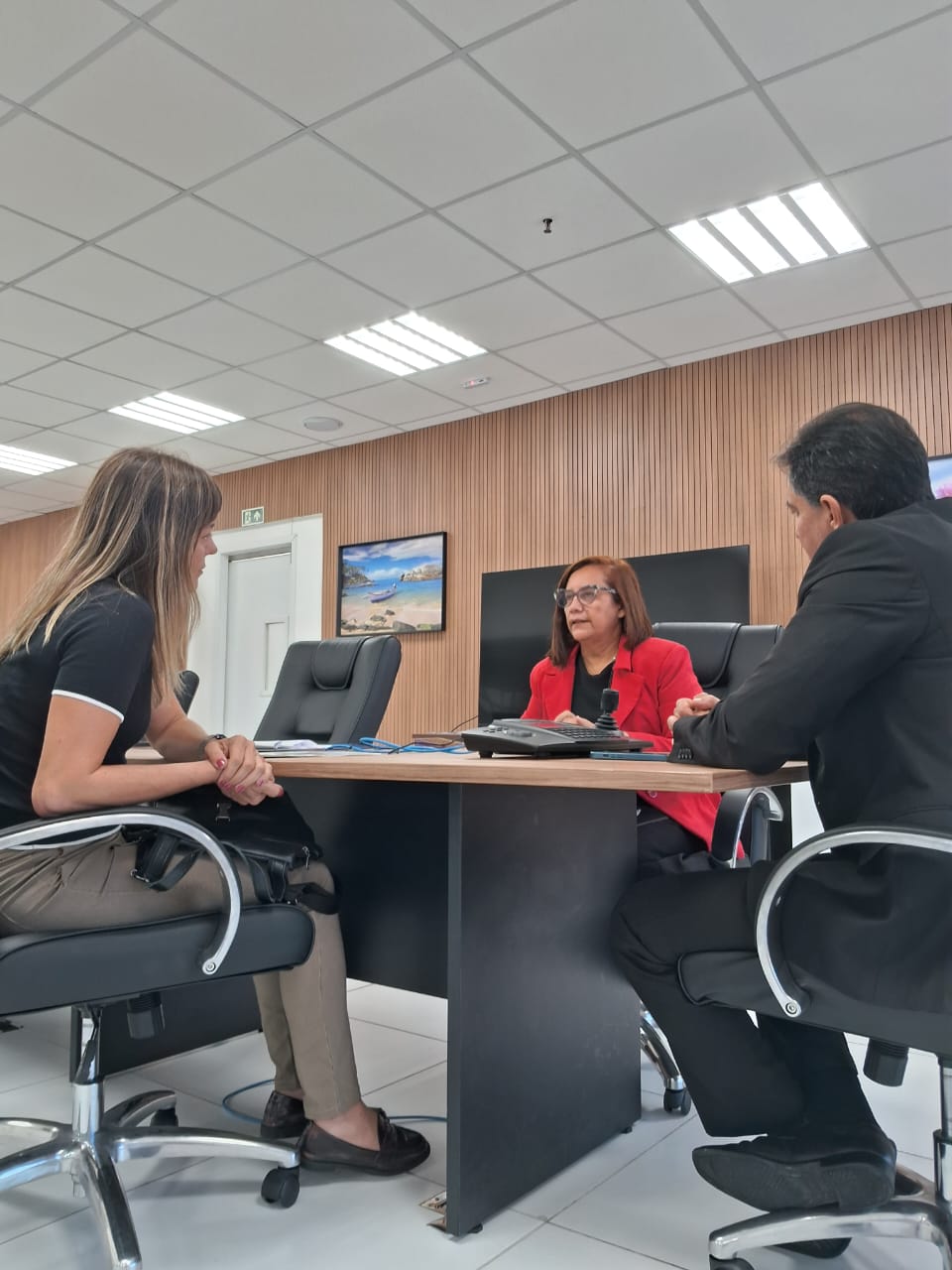 Reitora Mary Roberta e diretora-geral Turla Alquete em reunião com secretário da Segurança, Jean Nunes  6.jpeg