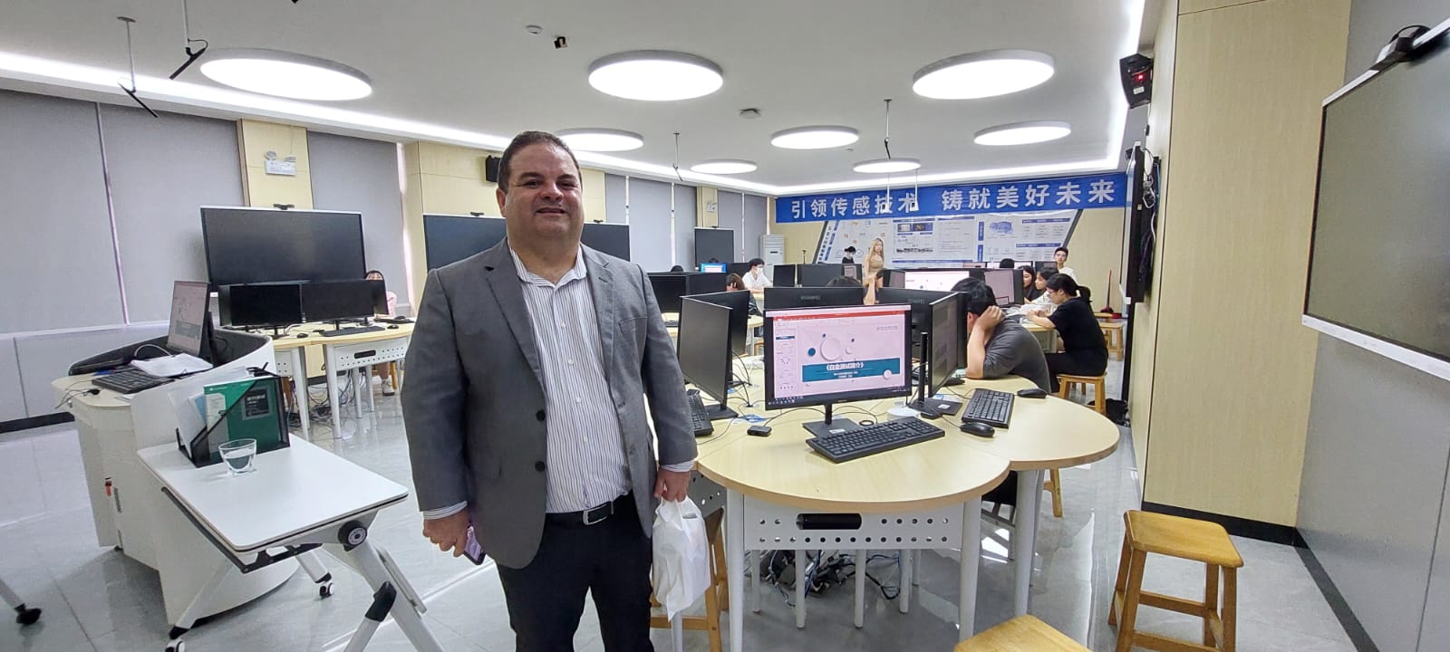 Delegação do IFPB visita o Instituto de Tecnologia e Informação de Shenzhen, na China (13).jpeg