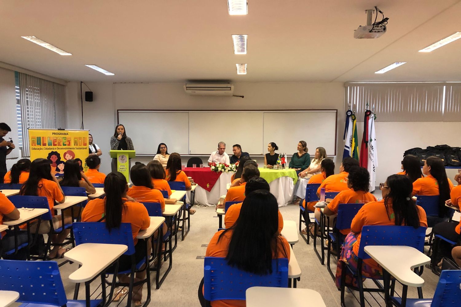 Campus Patos promove aula inaugural de Curso de Manicure e Pedicure 3.jpg