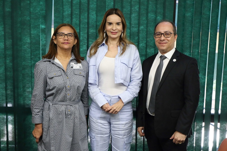 Reitora Mary Roberta, Maurício Motta, vice-presidente de Administração do Conif, e a senadora Daniella Ribeiro debate recomposição orçamentária da rede federal (2).jpeg